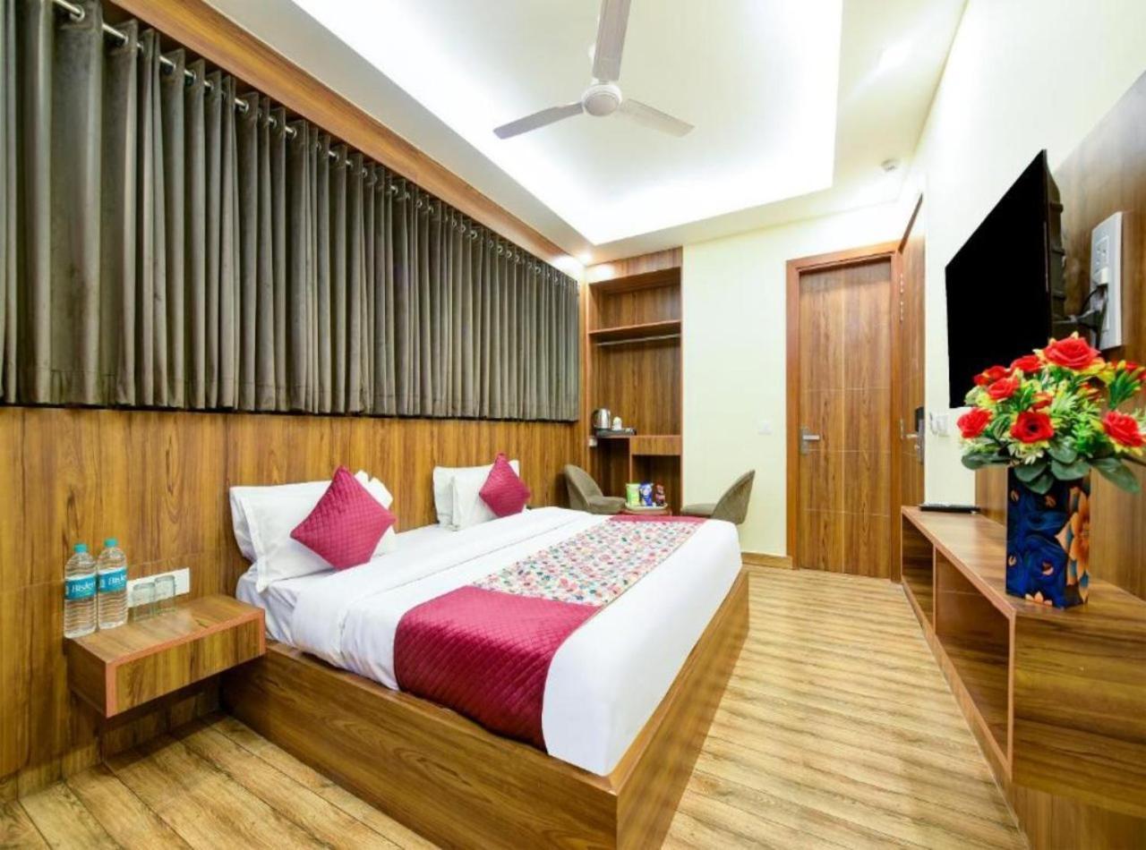 Rosewood Suites A Family Hotel Near Delhi Airport New Delhi Exterior photo